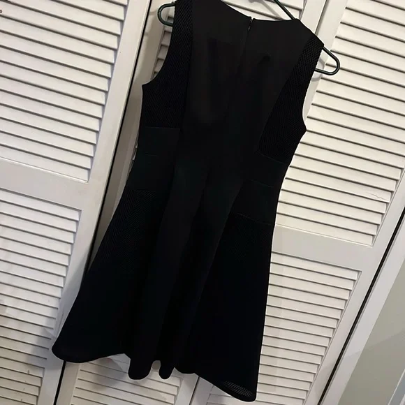DKNY dress. NWOT. Size 6 - Picture 7 of 12